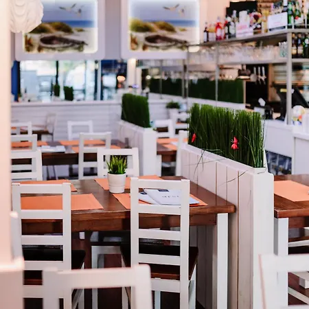 海滩别墅酒店 3*